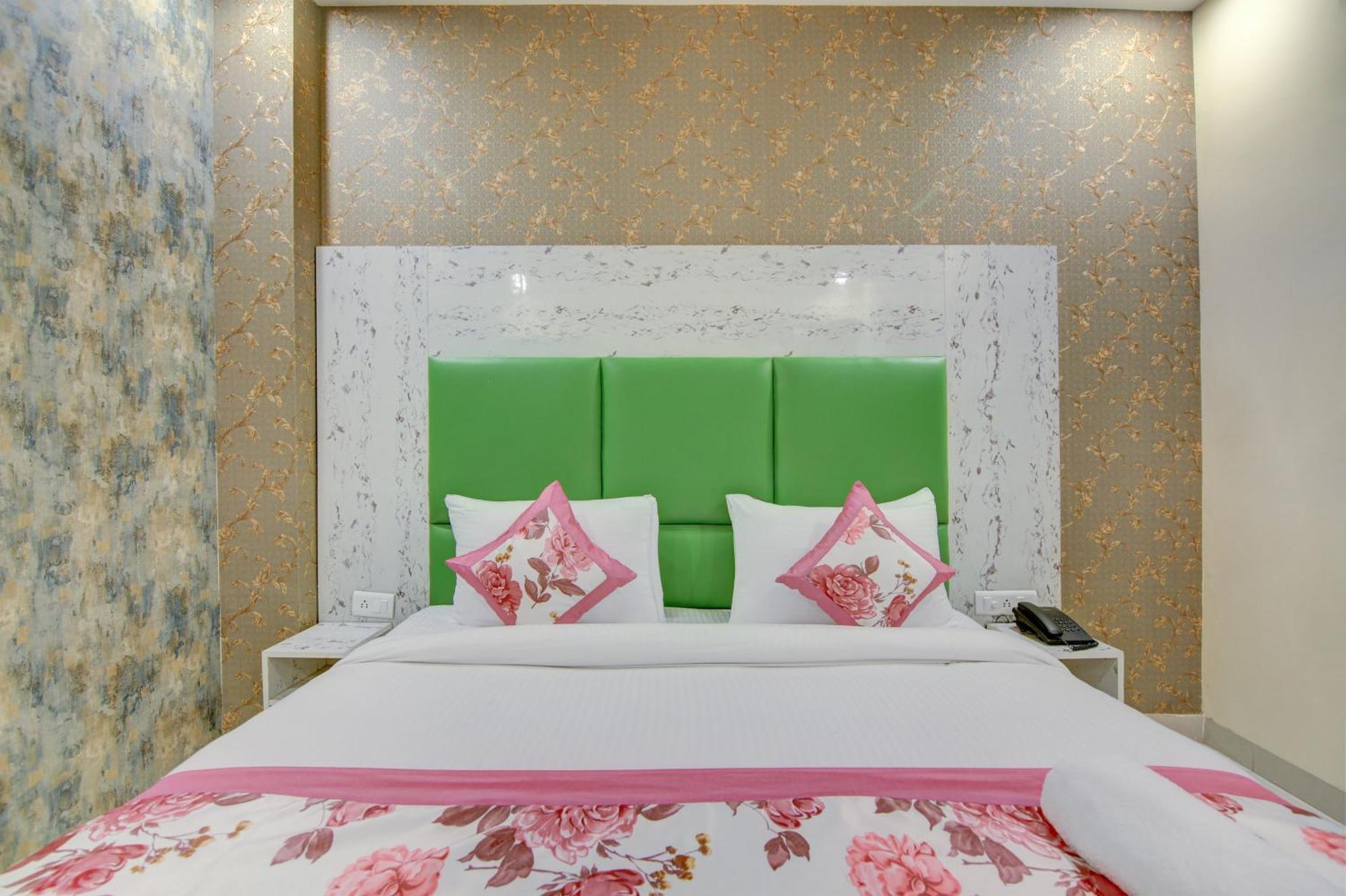 Hotel Smart Signature By Smart Group New Delhi Luaran gambar