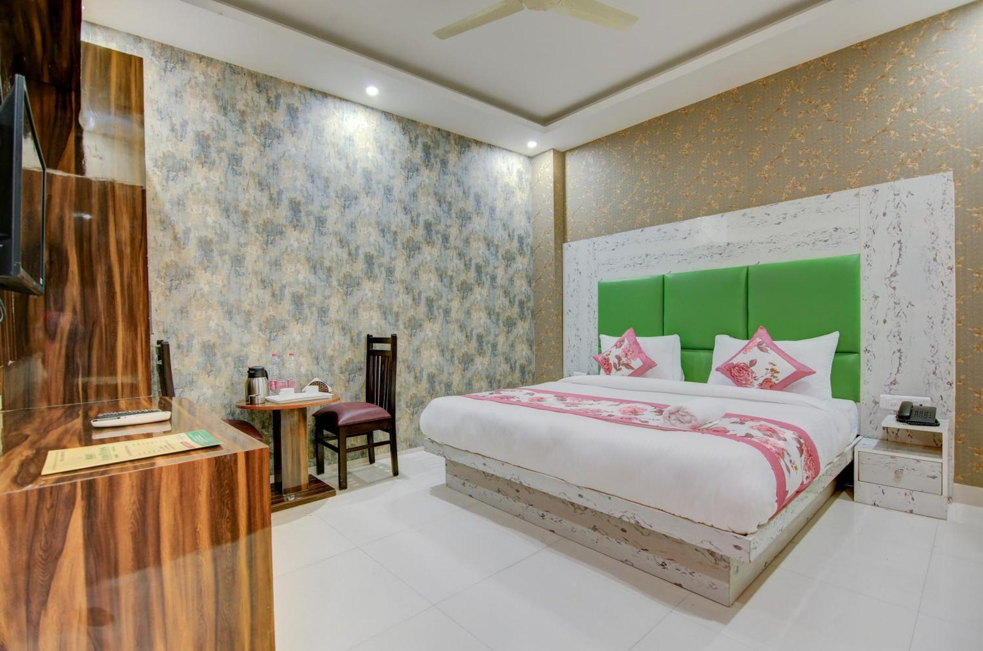 Hotel Smart Signature By Smart Group New Delhi Luaran gambar