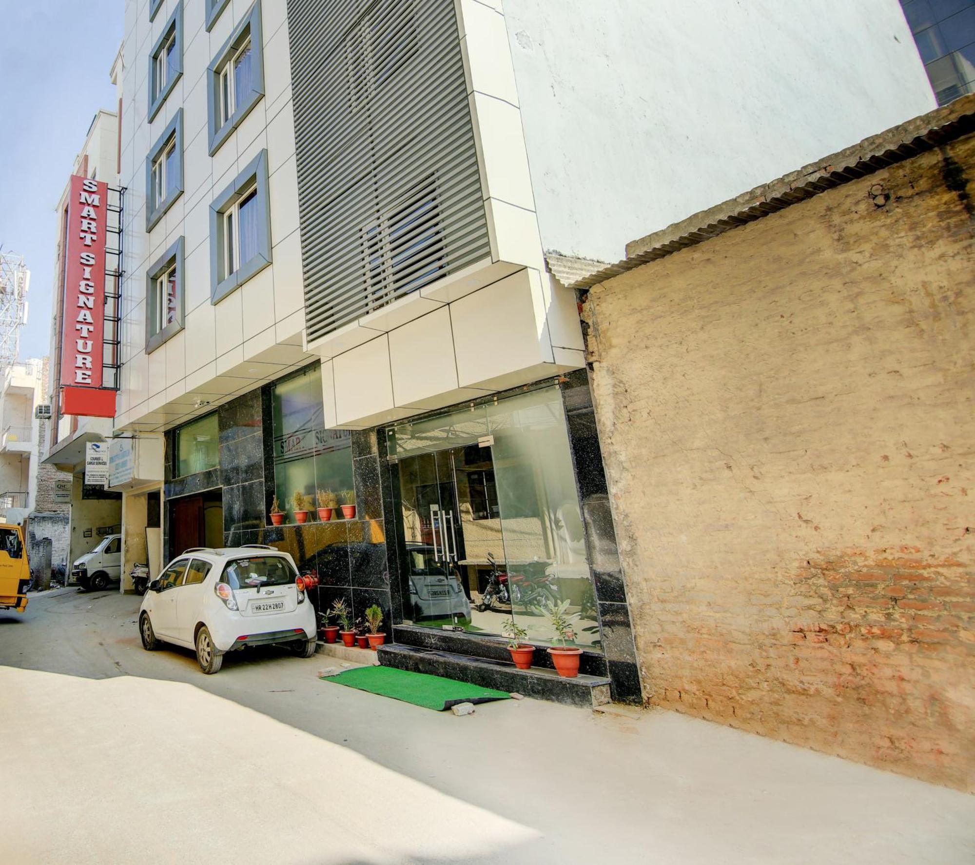 Hotel Smart Signature By Smart Group New Delhi Luaran gambar