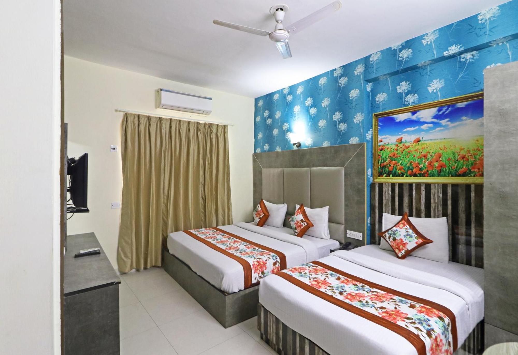 Hotel Smart Signature By Smart Group New Delhi Luaran gambar